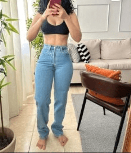 Clienta usando jeans de Vainitas Eco